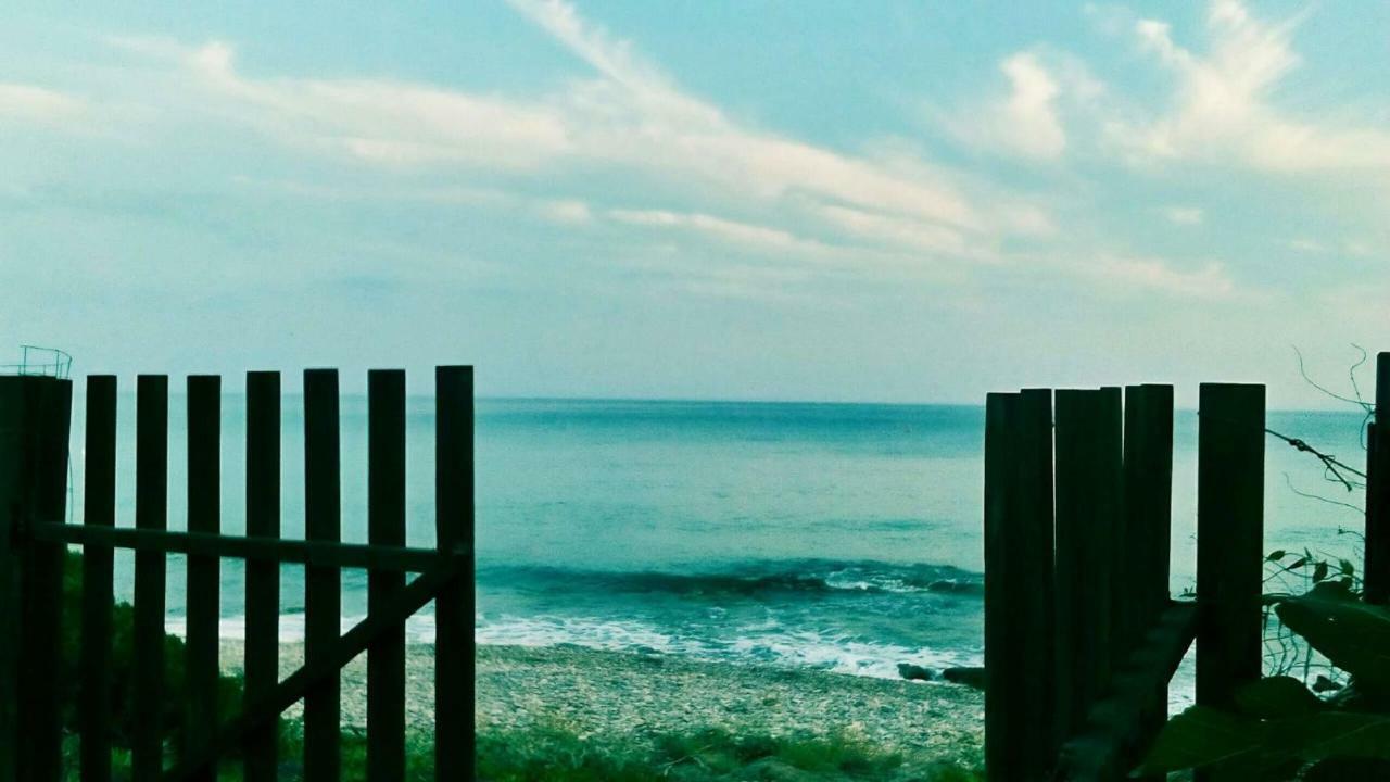 Seafront Villa Joan Nea Skioni Buitenkant foto